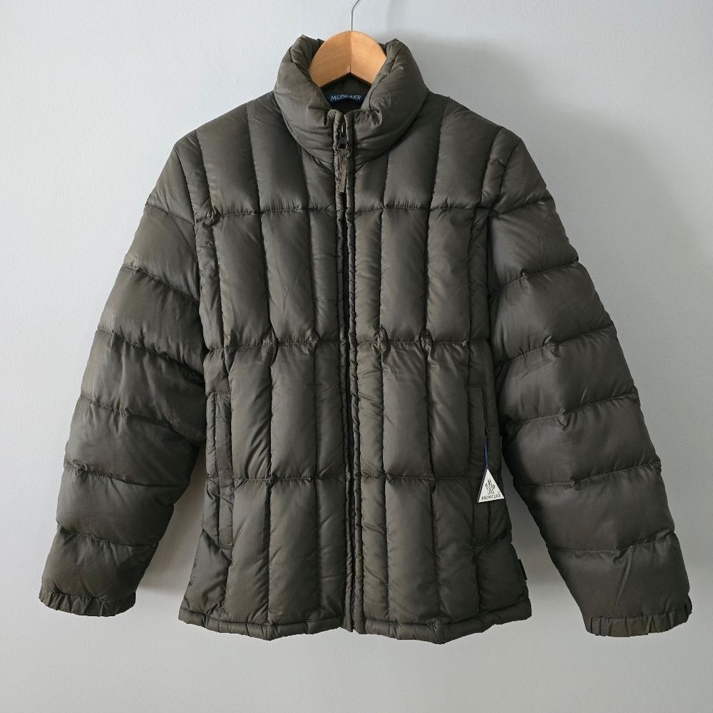 Moncler Women’s Glenoble Short Down Puffer Jacket in Army Green Size M (38)